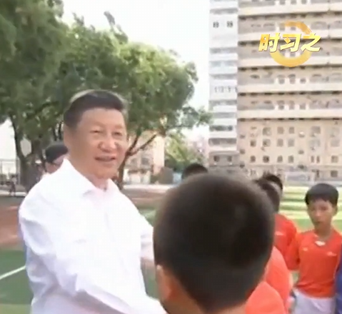 时习之丨习近平叮嘱小朋友：“把块头长大一点”
