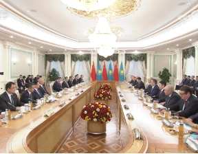 习近平同哈萨克斯坦总统托卡耶夫会谈