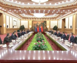 习近平会见新西兰总理拉克森