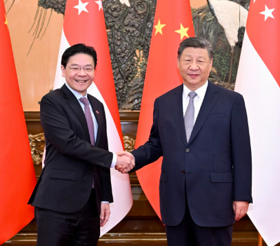 习近平会见新加坡总理黄循财