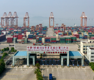 “我們從事現(xiàn)代化經(jīng)濟建設(shè)，要有長遠考慮，統(tǒng)籌全局”