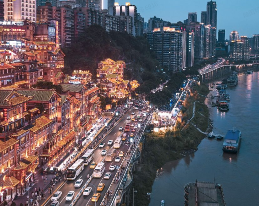 燈火浮山水，夜色映重慶——山城越夜越美麗