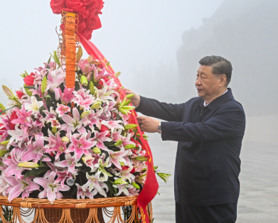 独家视频丨习近平在山西阳泉市向抗战烈士敬献花篮并参观百团大战纪念馆