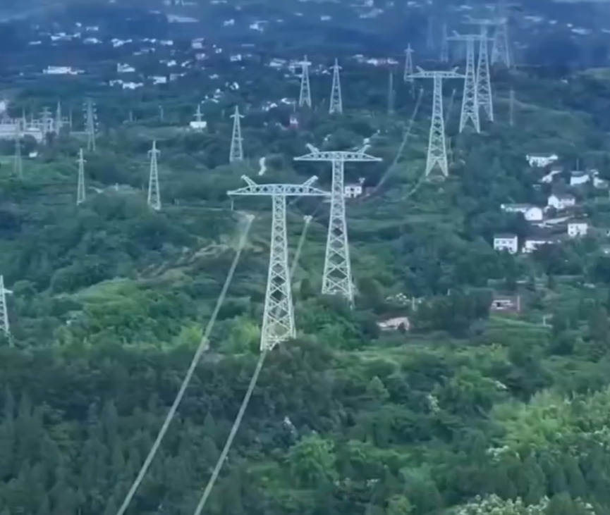疆电入渝已超10亿千瓦时！清洁电能点亮山城夏日→