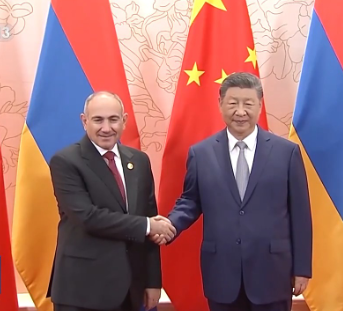 习近平会见亚美尼亚总理帕什尼扬
