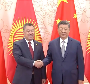 习近平会见吉尔吉斯斯坦总统扎帕罗夫