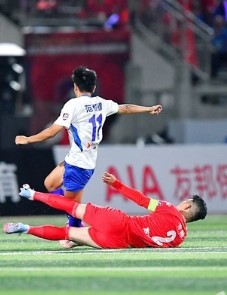 组图｜专属山城的快乐 “渝超”揭幕战点燃全民狂欢