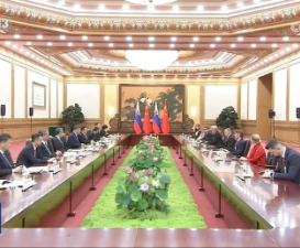 习近平会见斯洛伐克总理菲佐