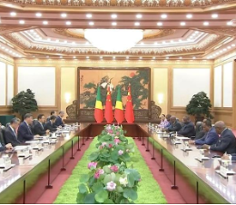 习近平会见刚果（布）总统萨苏