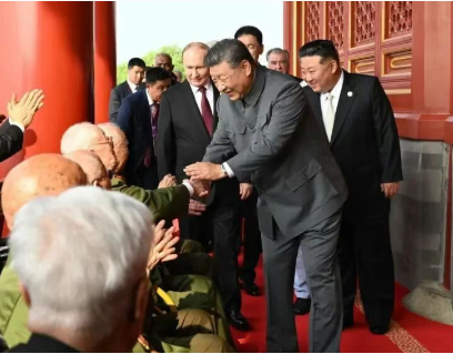 这6位与总书记握手的老战士是谁？
