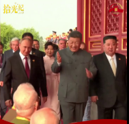 微镜头·习近平总书记同抗战老战士老同志亲切握手 | 这一握，情深意重