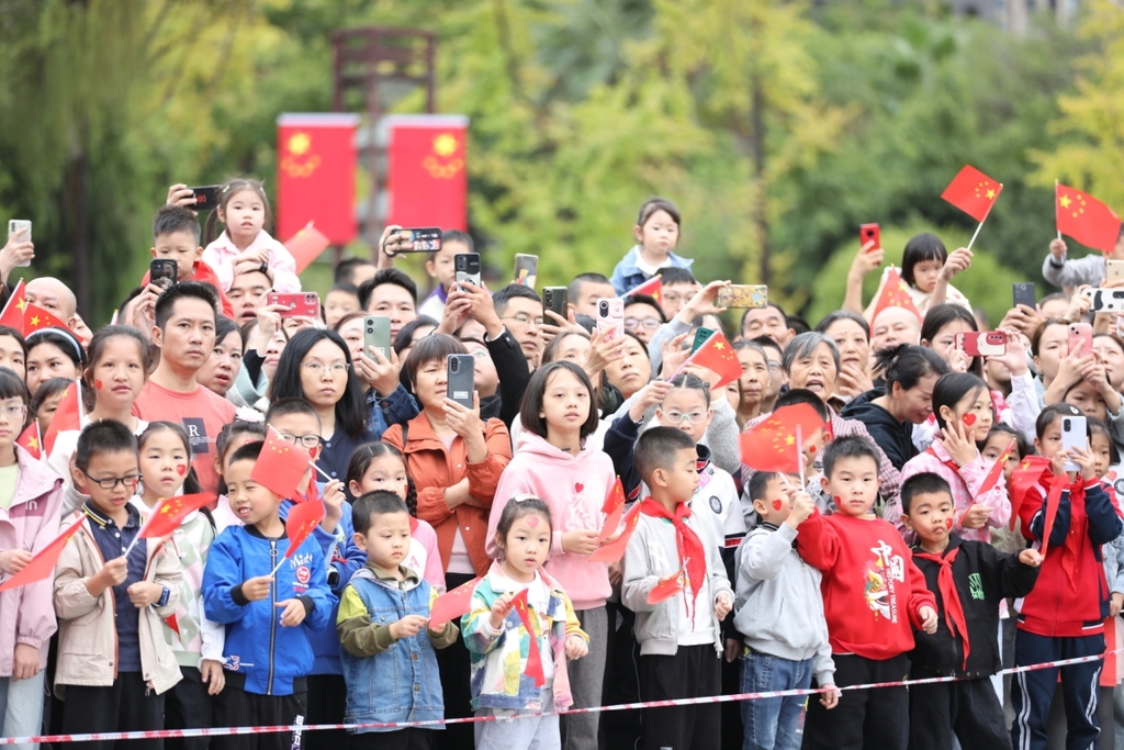 祝福伟大祖国繁荣昌盛！荣昌举行国庆节升国旗仪式