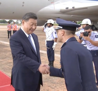 独家视频丨习近平抵达巴西利亚开始对巴西进行国事访问