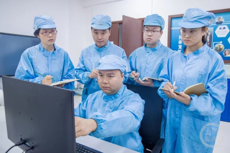 神舟十九号载人飞船发射升空 “重庆造”为火箭装“慧眼”