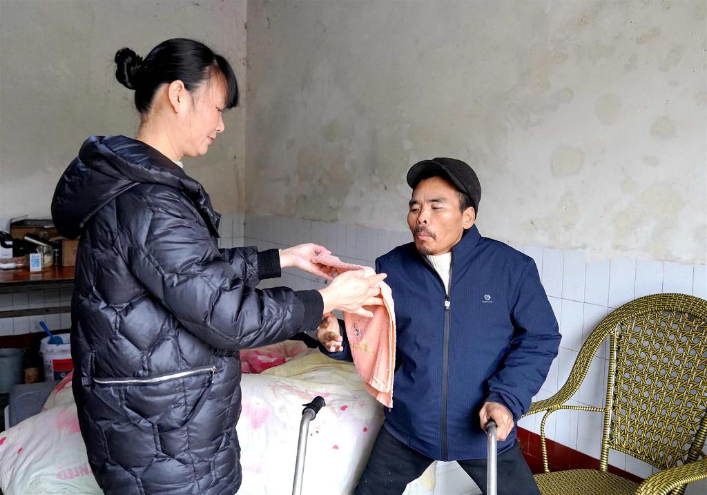 (南川好人) 弱肩挑重担 平凡载亲情((99185)-20240521101026