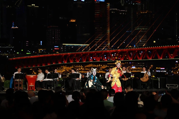 《两只狗的生活意见》.jpg “国粹之美”京韵江畔音乐会.jpg