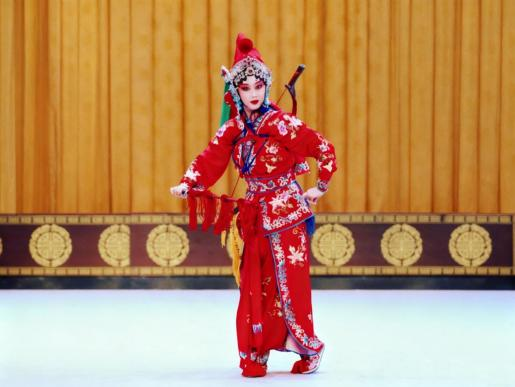 京剧《十三妹》过往剧照章乃方饰何玉凤