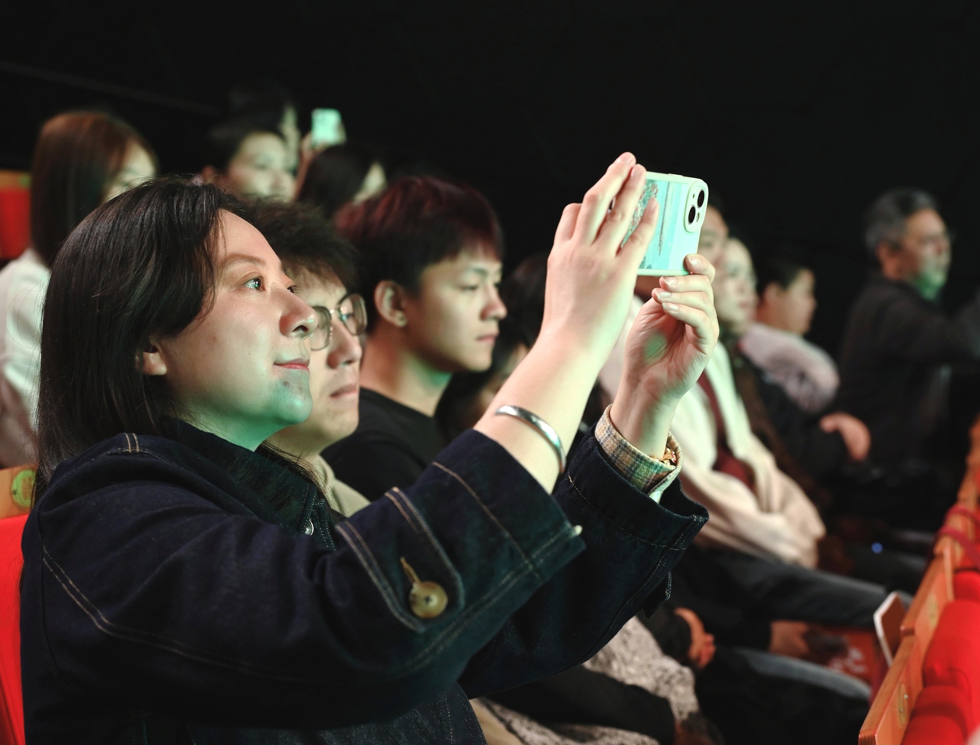 观众听取分享。第1眼TV-华龙网记者 刘润 摄