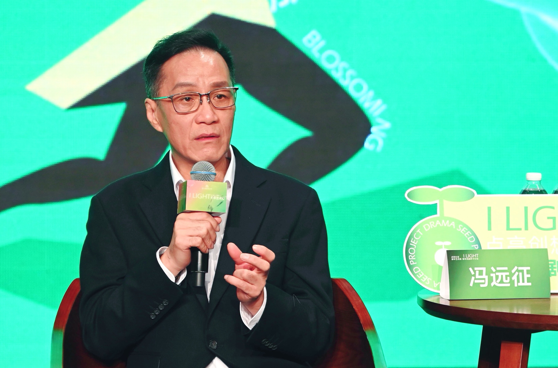 冯远征现场分享。第1眼TV-华龙网记者 刘润 摄 2