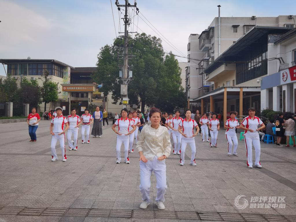 居民练习八段锦(447435)-20240516150105
