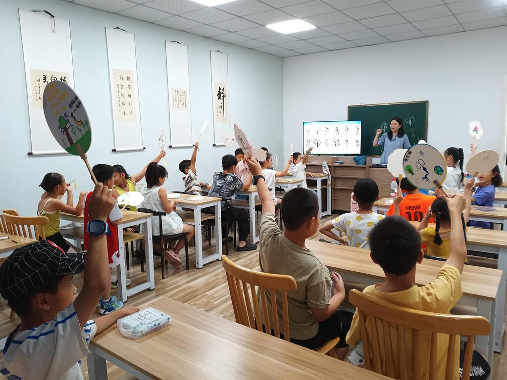 区图书馆“甲骨文学堂暑期课堂”走进凤凰镇(