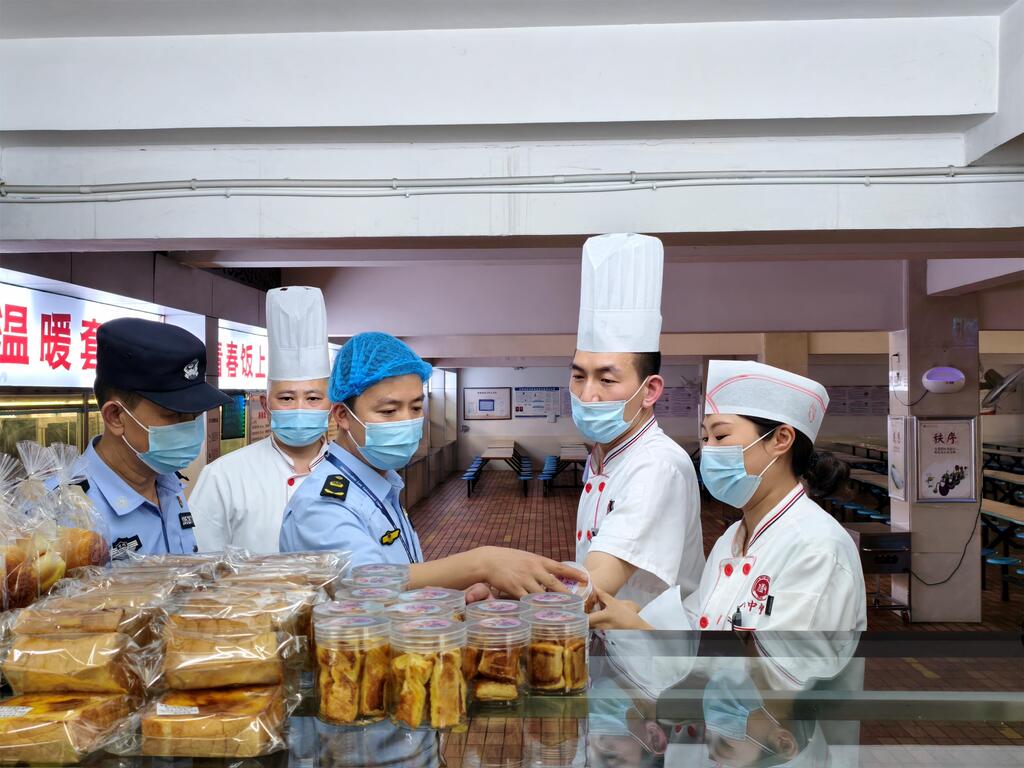 区市场监管局:强化食品安全检查 护航中、高考1