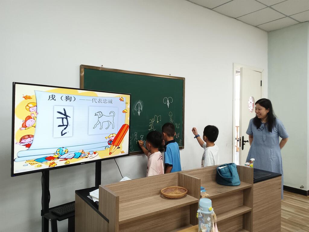 区图书馆“甲骨文学堂暑期课堂”走进凤凰镇(2