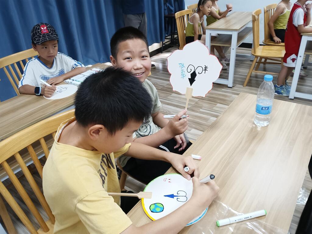 区图书馆“甲骨文学堂暑期课堂”走进凤凰镇(1