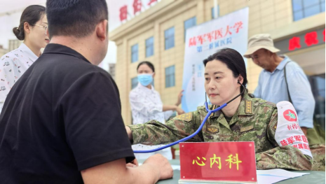 健康惠民暖民心 联袂义诊献礼建军节354