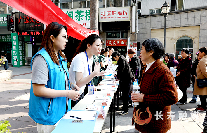 区医保局开展长期护理保险线下宣传活动 (3)