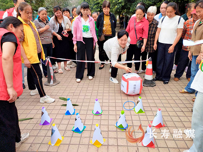 晏家街道晏家社区开展“粽香传文明，分类舟到行”主题活动