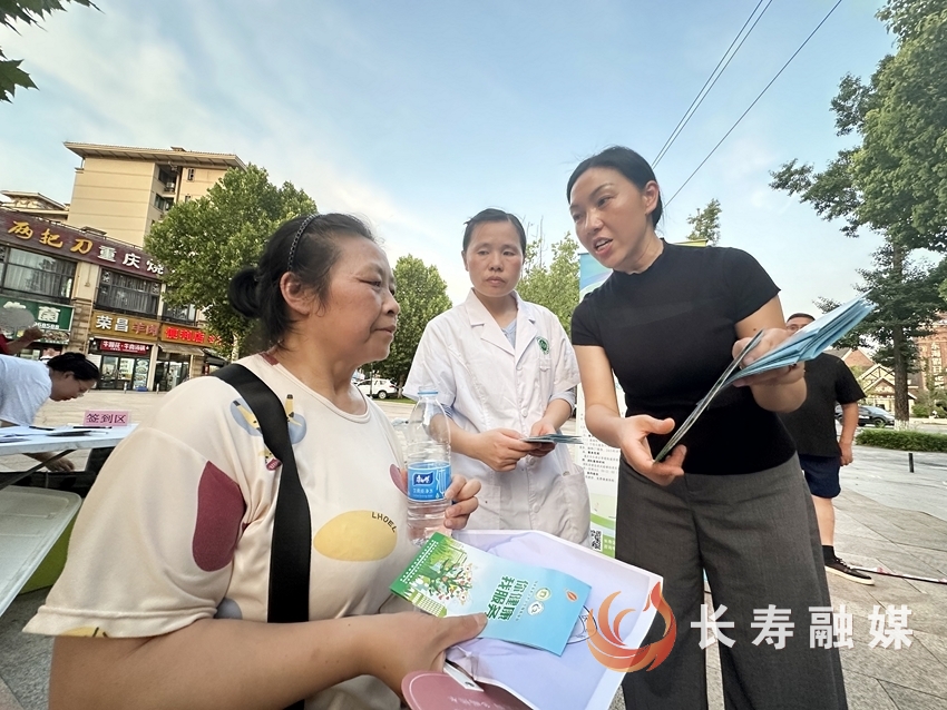 “夏夜健康行” 家医巧解居民慢病忧2
