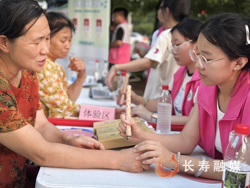 “夏夜健康行” 家医巧解居民慢病忧1