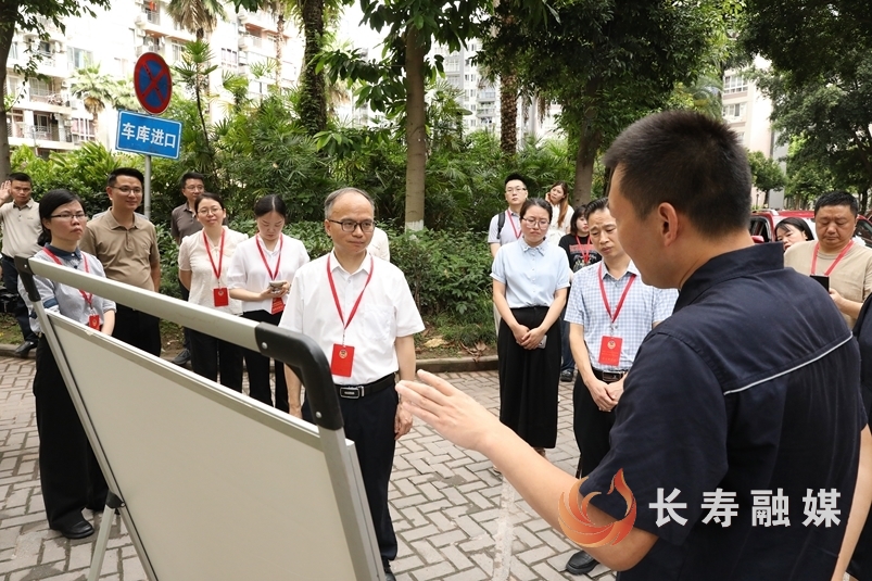 （何世林）區(qū)政協(xié)視察“城區(qū)供水保障”工作情況1