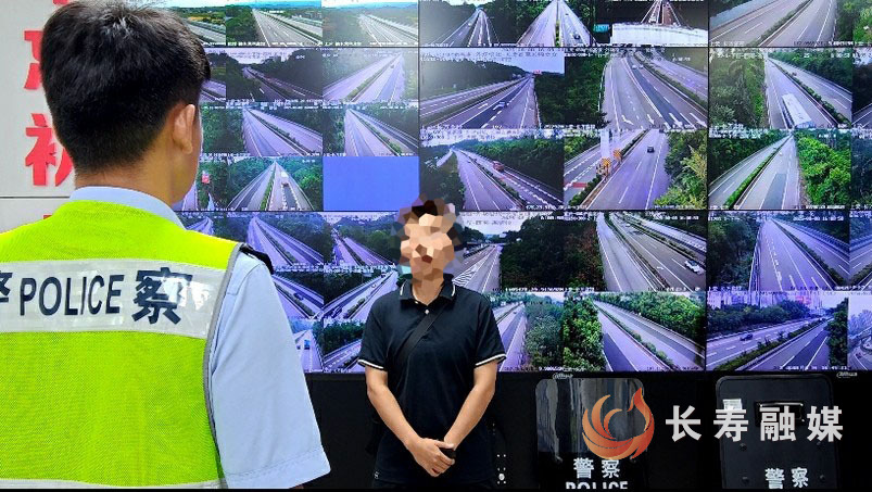 驾驶摩托车上高速 两人被处罚3
