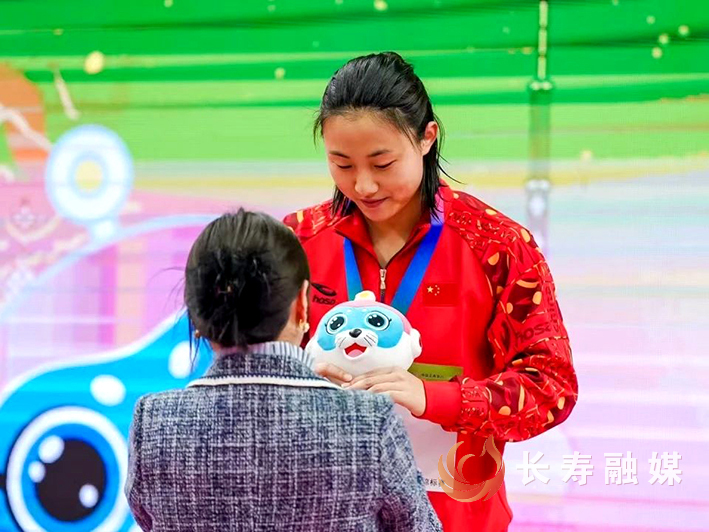 长寿17岁“女飞鱼”罗名钰 (11)