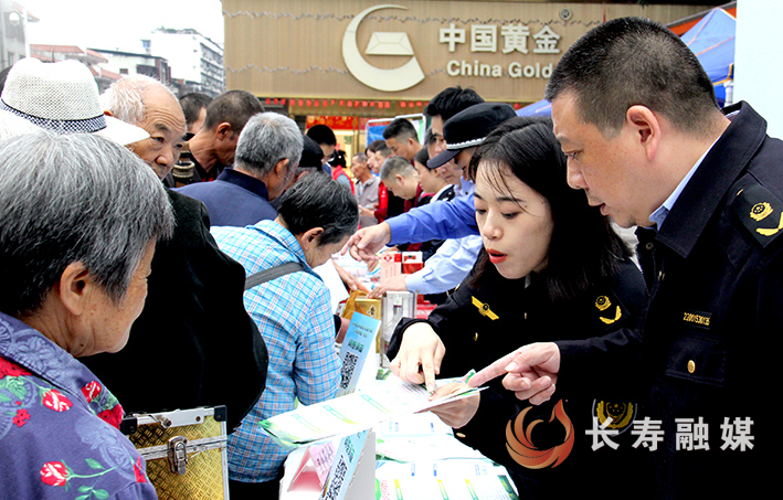 我区开展2024年食品安全宣传周宣传活动 (2)