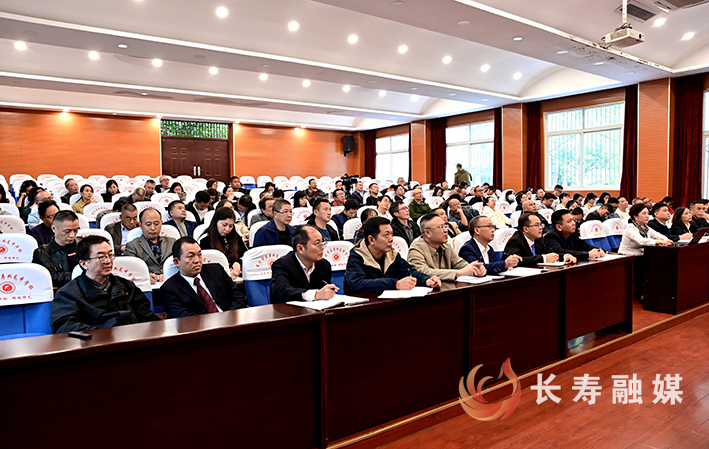 长寿双龙中学校第一期智汇大讲堂开讲 (2)