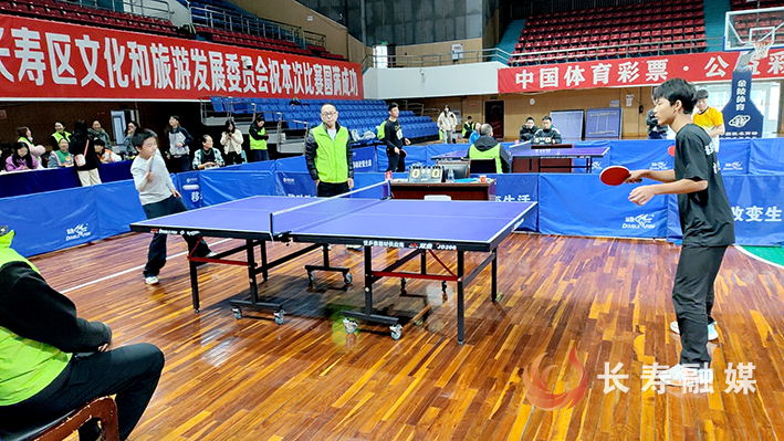 全区中小学生乒乓球比赛举行 (1)