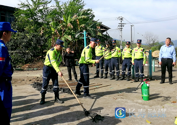 防火宣传走进凤城街道永丰村 (3)