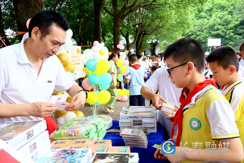 石堰中心校开展“童心逐梦 强国有我”六一庆祝暨习惯教育积分兑换活动 (2)