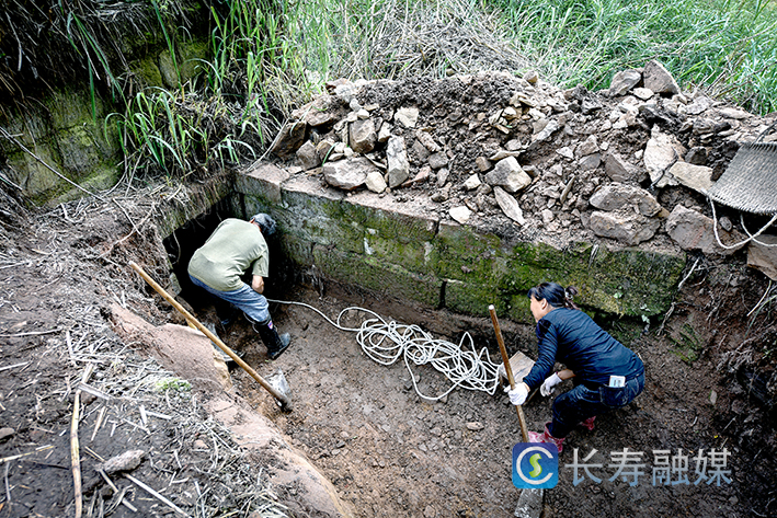 葛兰镇坪桥水库渠系维护工地 (1)