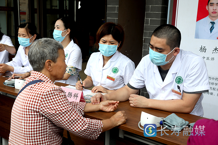 全民健康素养宣传进社区 (3)