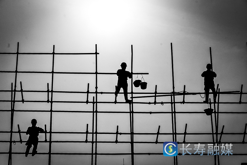 空中“钢管舞”  (2)