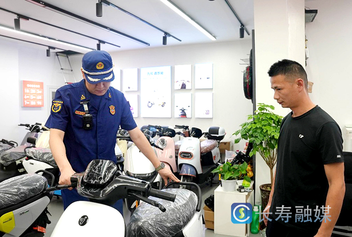 长寿多部门联合集中检查电动自行车销售门店和维修改装店 (2)