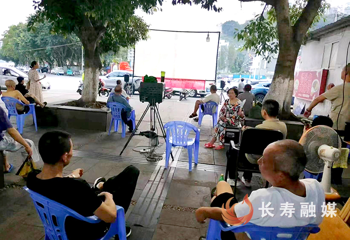 惠民电影进社区河街桥头