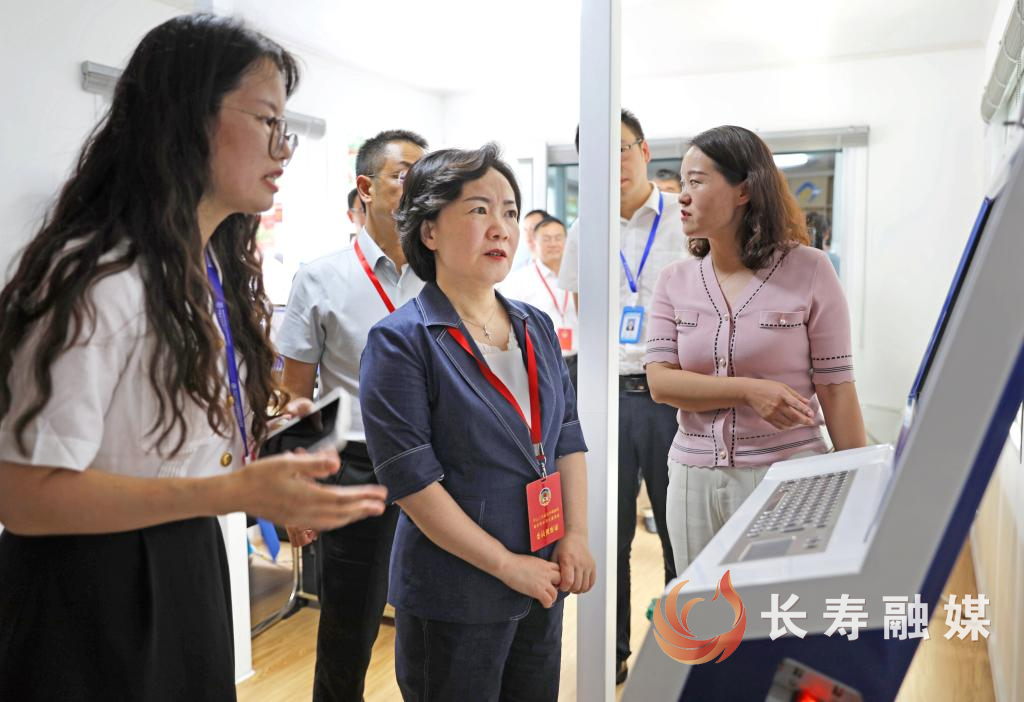 区政协专题视察全区就业工作 (2)