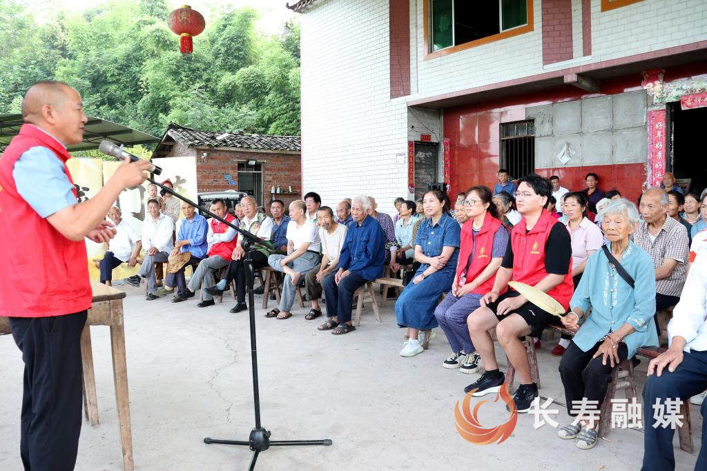 “橘乡龙门阵”热议和谐乡村 (1)