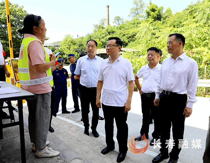 市人大常委会副主任屈谦来长调研 (2)