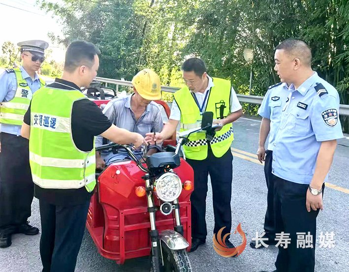 葛兰护航秋收平安行 (1)